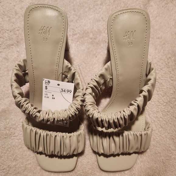 Sandals - Picture 1 of 2